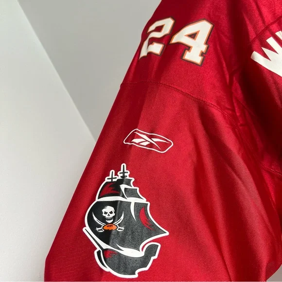 Vintage Cadillac Williams Tampa Bay Buccaneers Jersey Reebok Mens Medium NFL - Picture 10 of 11